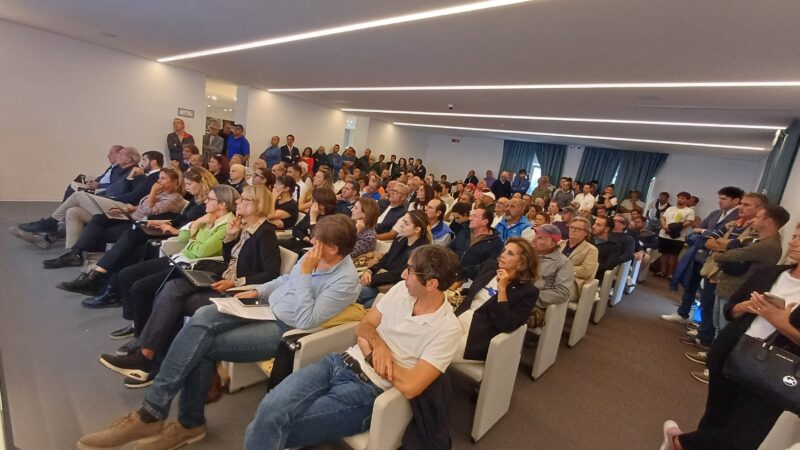 Area Marina Protetta, duro comunicato delle Amministrazioni di Capri e Anacapri: “Ci scusiamo con i tecnici Ispra finiti al centro di un’incivile, ignobile e irrispettosa protesta”