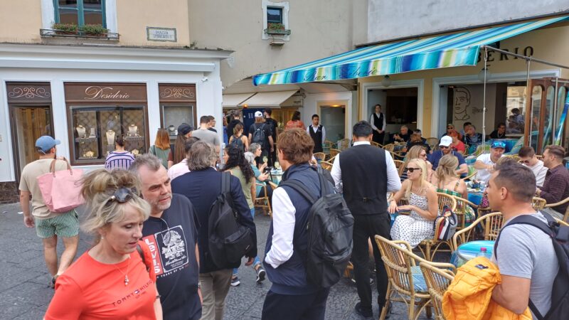 Molti turisti a Capri anche nella settimana di Ognissanti, la stagione non finisce per ora (photogallery)