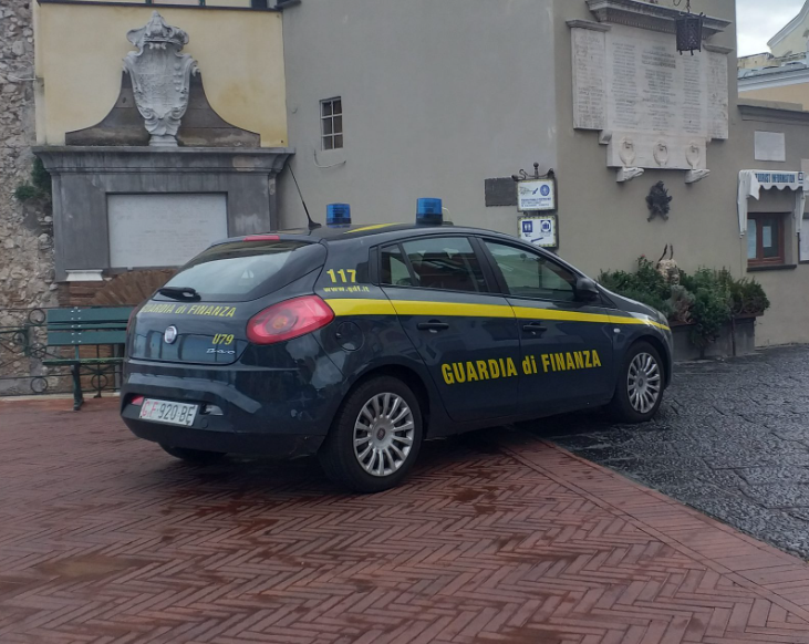 La Guardia di Finanza scopre e sanziona guide turistiche abusive a Capri