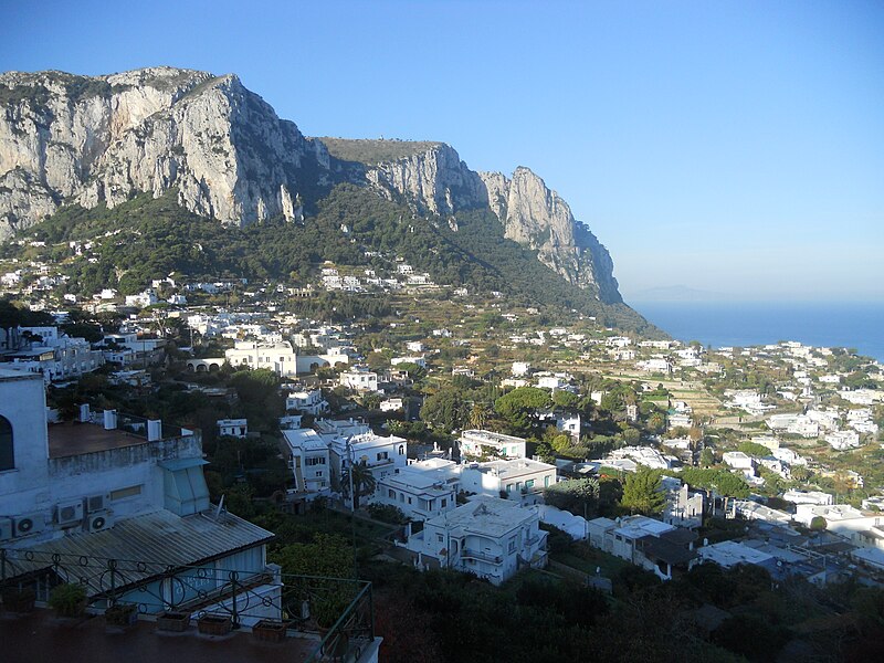 Irregolarità amministrative in una struttura ricettiva a Capri, scatta la sanzione