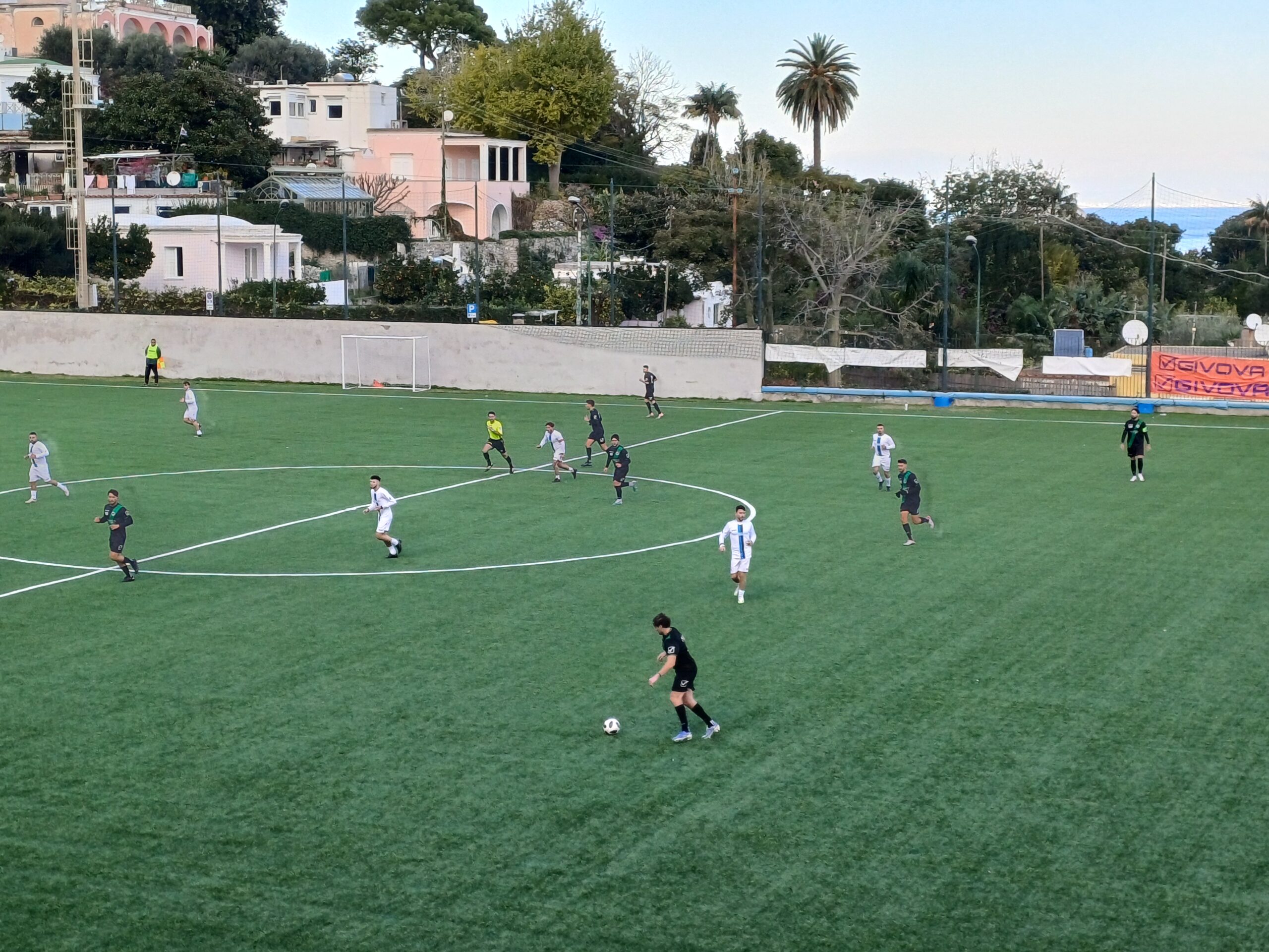Calcio: riprendono i campionati dopo la pausa. Eccellenza: Givova Capri Anacapri a Quarto. Prima Categoria: Gb Caprese riparte in casa