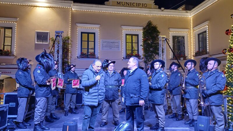 A “Capri, Hollywood” esibizione della fanfara dell’ottavo Reggimento Bersaglieri (video)