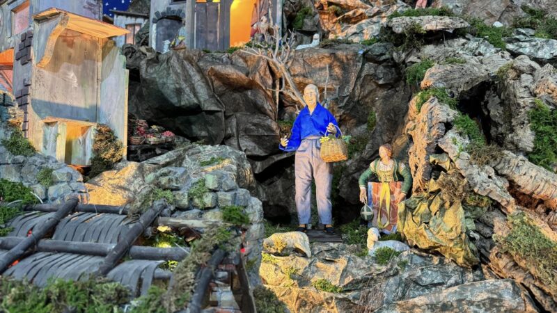Il pastore di don Vincenzo Simeoli sul presepe della chiesa di Marina Grande