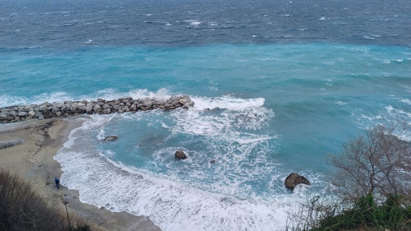 Marina Grande investita dal vento forte: le foto della mareggiata a Capri