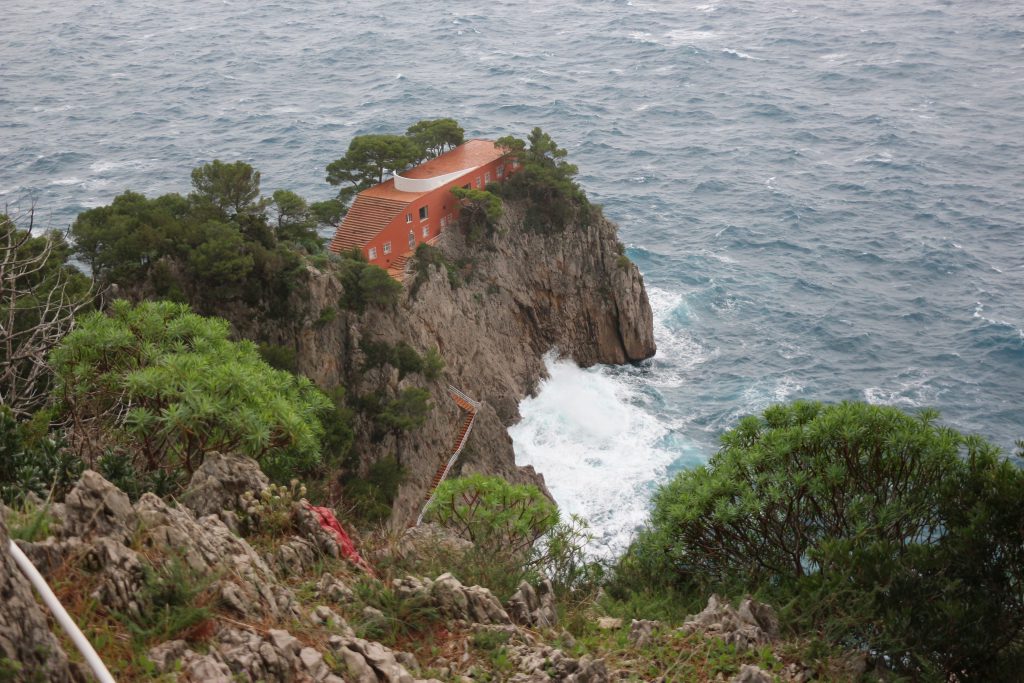 Jacquemus celebrerà i suoi 15 anni con una sfilata esclusiva a Capri a Villa Malaparte