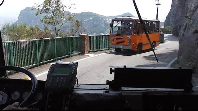 Fermata bus di piazza Vittoria ad Anacapri e senso unico alternato, l’Usb segnala una serie di criticità e difficoltà