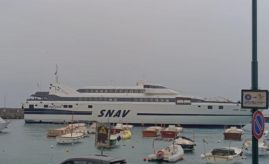 Collegamenti marittimi: approda a Capri la motonave Snav Virgo (ex Isola di Capraia)