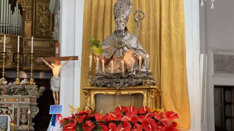 Celebrazione liturgica, processione e spettacolo pirotecnico musicale: il programma della festa di San Costanzo a Capri