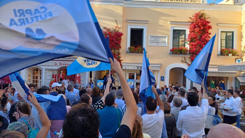 Comizio finale di Capri Futura in Piazzetta (photogallery)