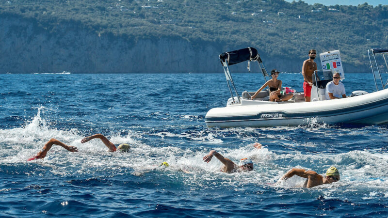 Capri-Napoli: festa del nuoto in acque libere con le tre prove open, 117 atleti in gara