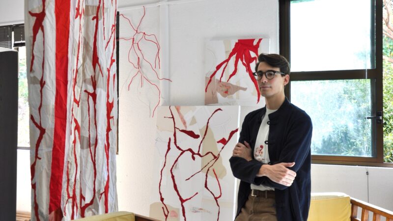 Continua a Villa Lysis la mostra “Di mare e il suo orlo” di Roberto Maria Lino, talento emergente nel panorama artistico contemporaneo