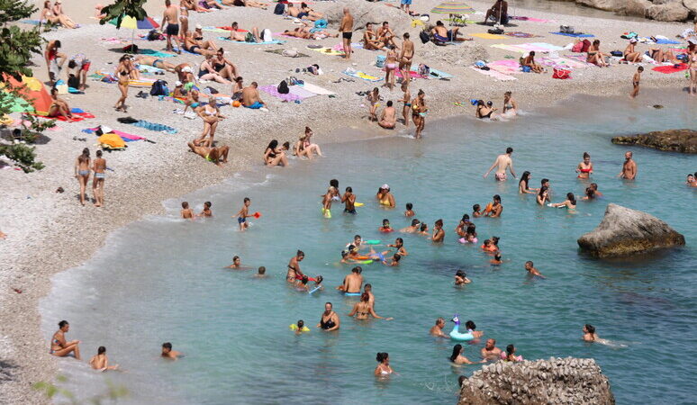 L’afa continua a imperversare: ondata di calore, prorogato l’avviso di allerta della Protezione Civile