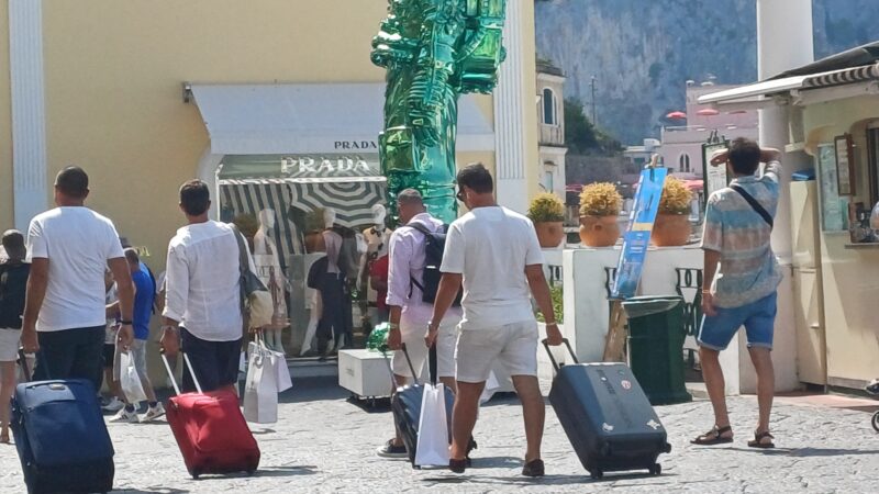 Arriva settembre, scatta il “trolley day” del controesodo: molte partenze a conclusione delle vacanze a Capri