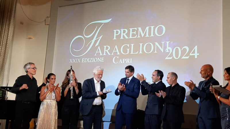 Premio Faraglioni 2024, intensa serata tra musica ed emozioni con Nicola Piovani e Noa