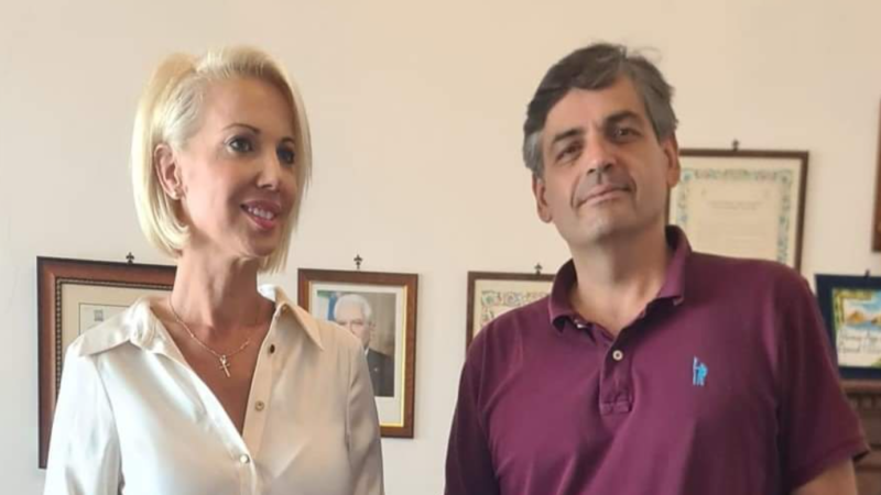 Contatti e scambi di vedute tra Capri e le Cicladi: incontro in Municipio fra il sindaco Falco e la deputata greca Monogiou