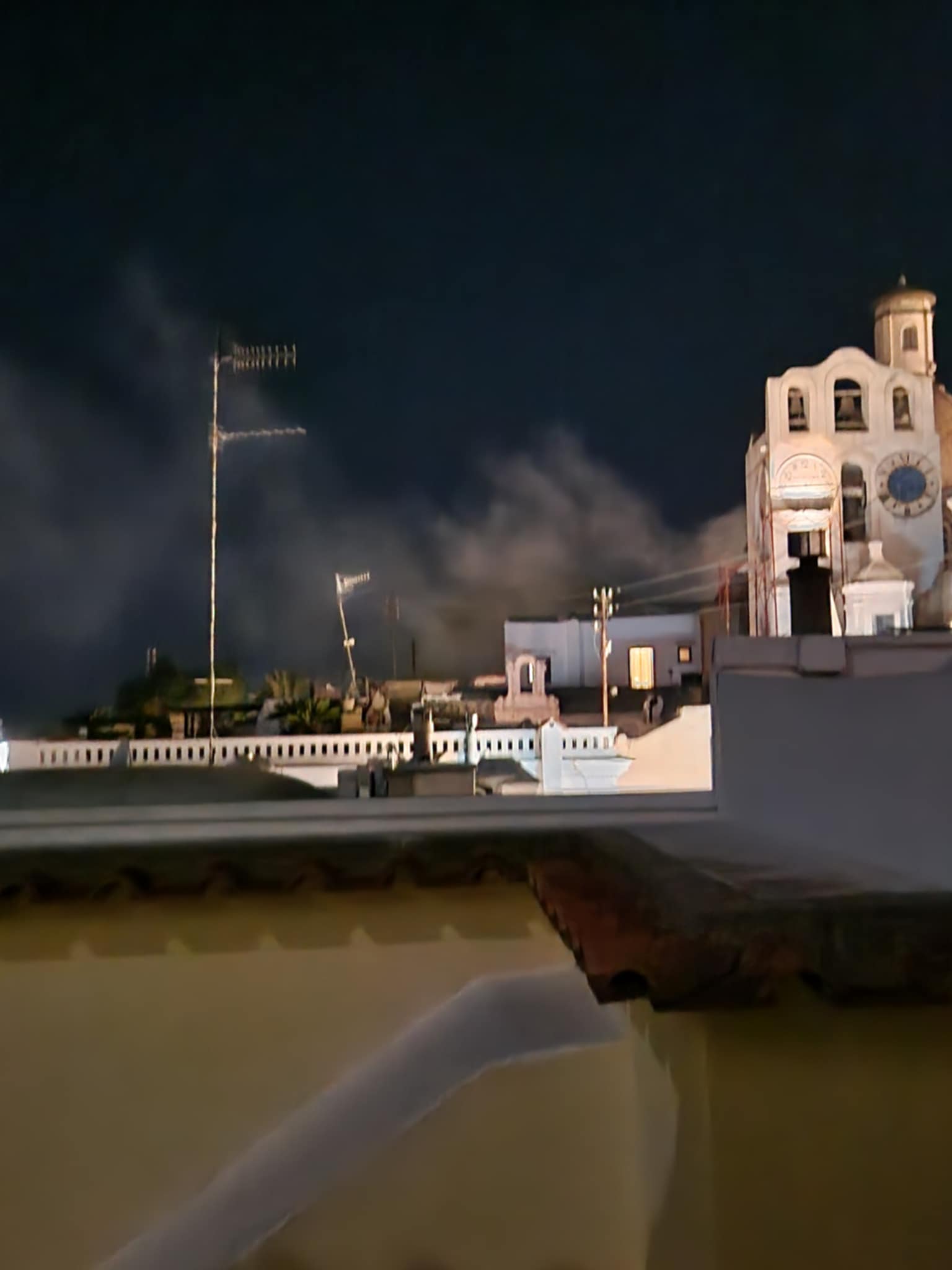 Don Marino e don Massimo intervengono dopo il grave incendio dell’altra notte: “L’accaduto ci ha ferito ma non ci toglierà la gioia di continuare a lavorare insieme per il bene della comunità”