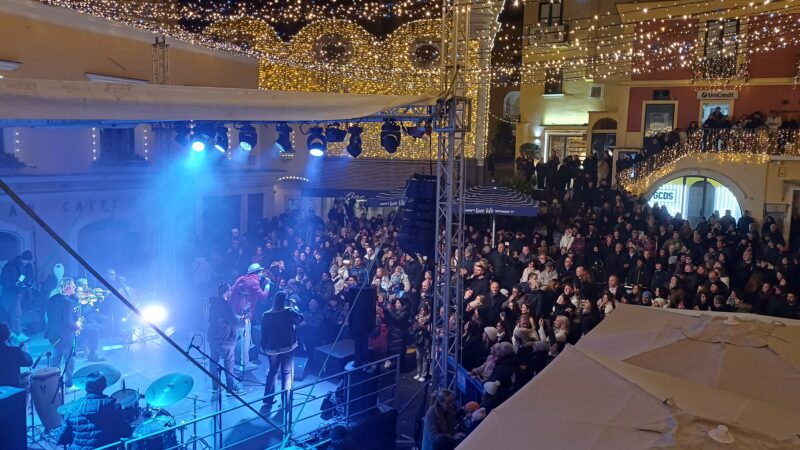 Pienone per l’esibizione di Gianluigi Lembo e dell’Anema e Core band (photogallery)