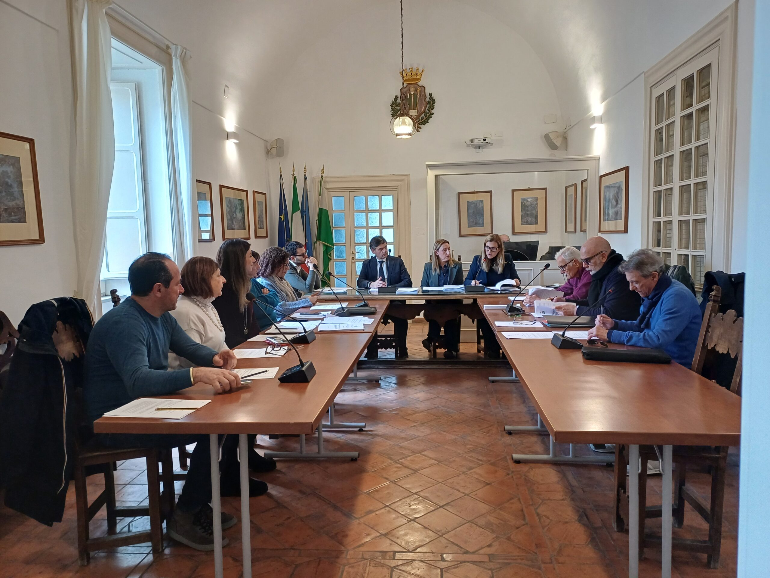 Approvato dal Consiglio Comunale di Capri il regolamento per la circolazione delle auto di cortesia. Bozzaotre: “Siamo i primi in Italia a farlo”