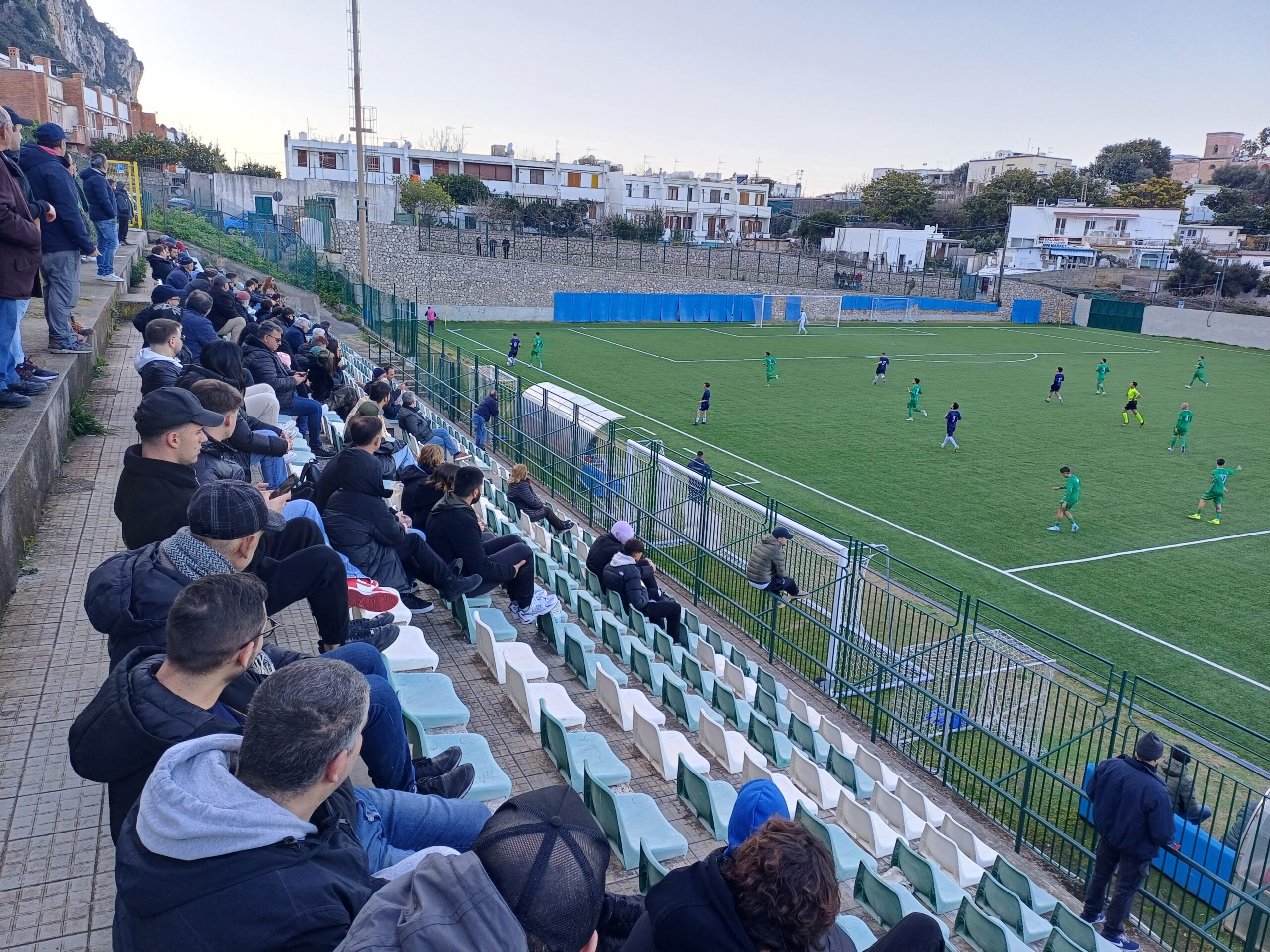 Calcio (Prima Categoria): si annuncia il pubblico delle grandi occasioni al San Costanzo per la gara Gb Caprese – K Team, isolani sempre più vicini alla Promozione