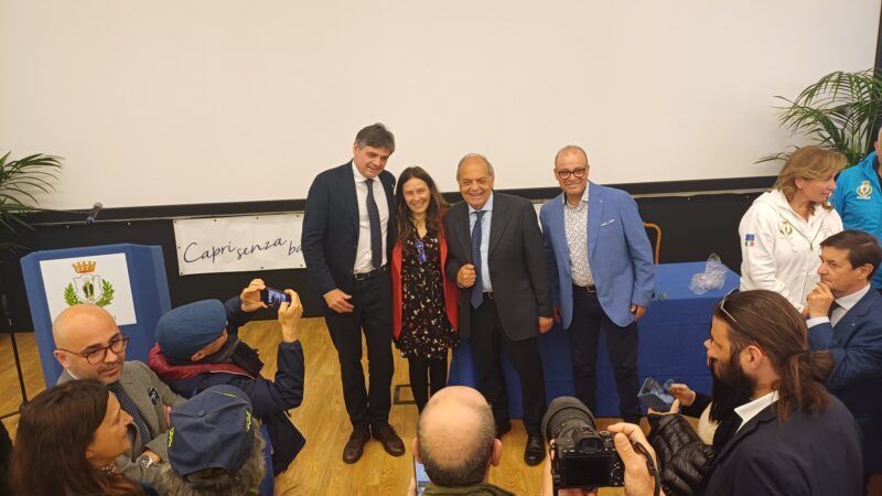 A Capri il ministro per le disabilità Locatelli in una giornata fitta di impegni e di confronto. Le foto dell’arrivo e dell’incontro al Centro Congressi