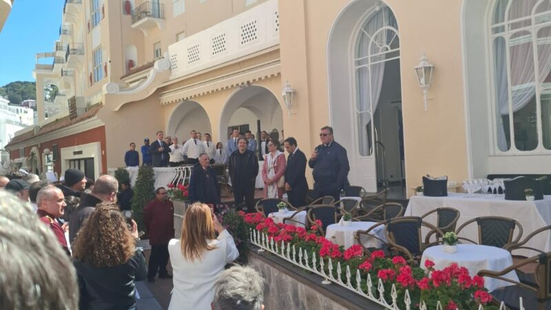 Cerimonia dell’alzabandiera al grand hotel Quisisana di Capri per l’apertura della stagione turistica (video)