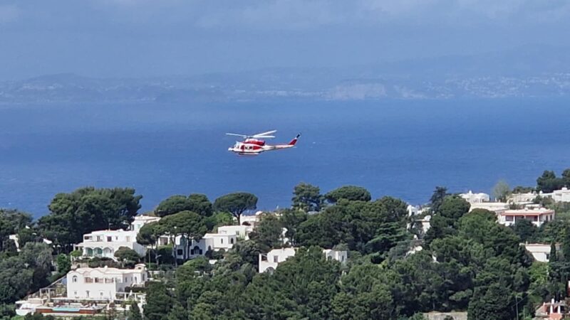 Elicottero dei vigili del fuoco di nuovo in azione ad Anacapri per Daniele Vuotto (video e photogallery)