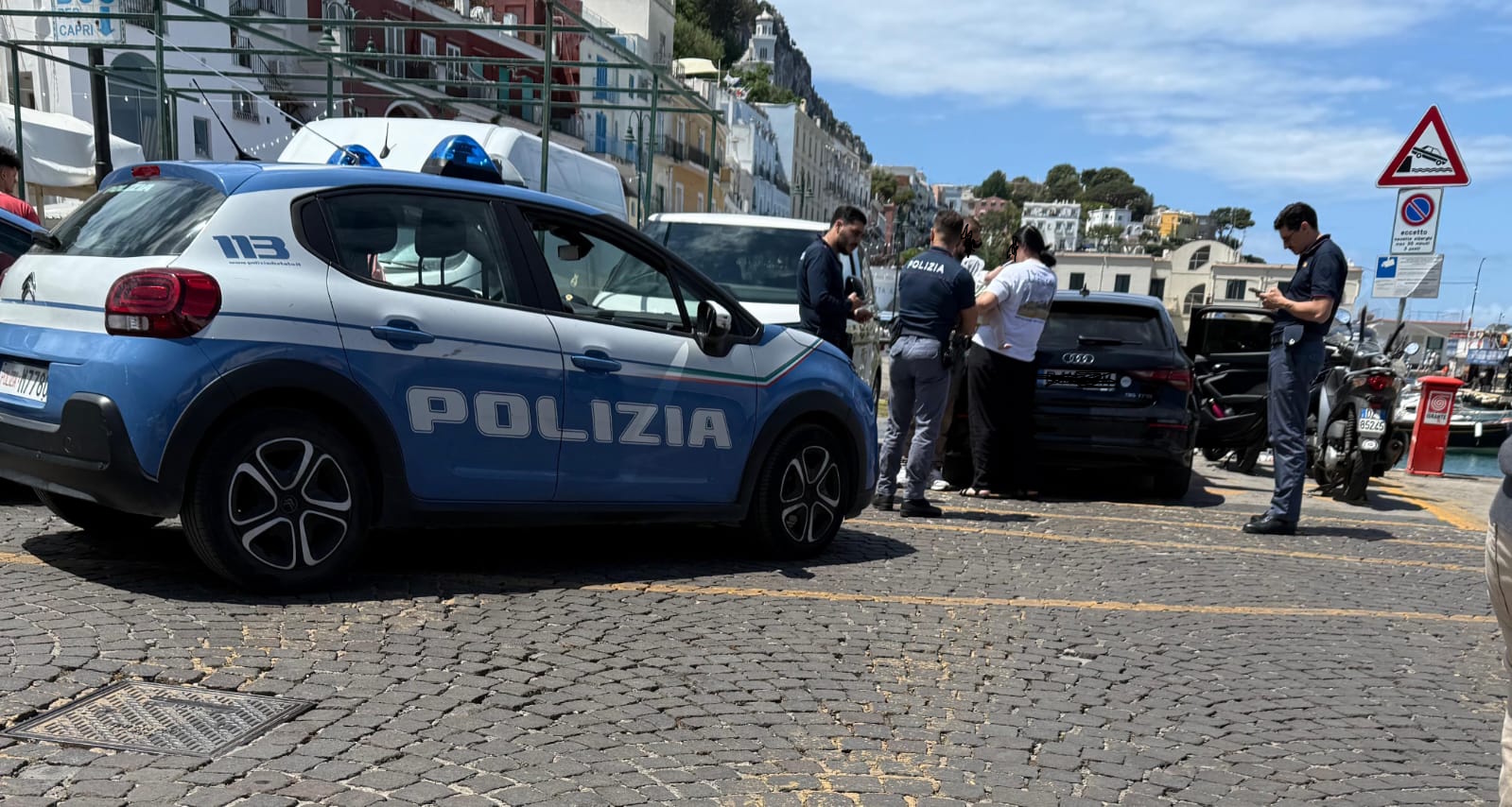 Furto a Capri: ladra ruba in una gioielleria di Marina Grande, fermata dalla Polizia