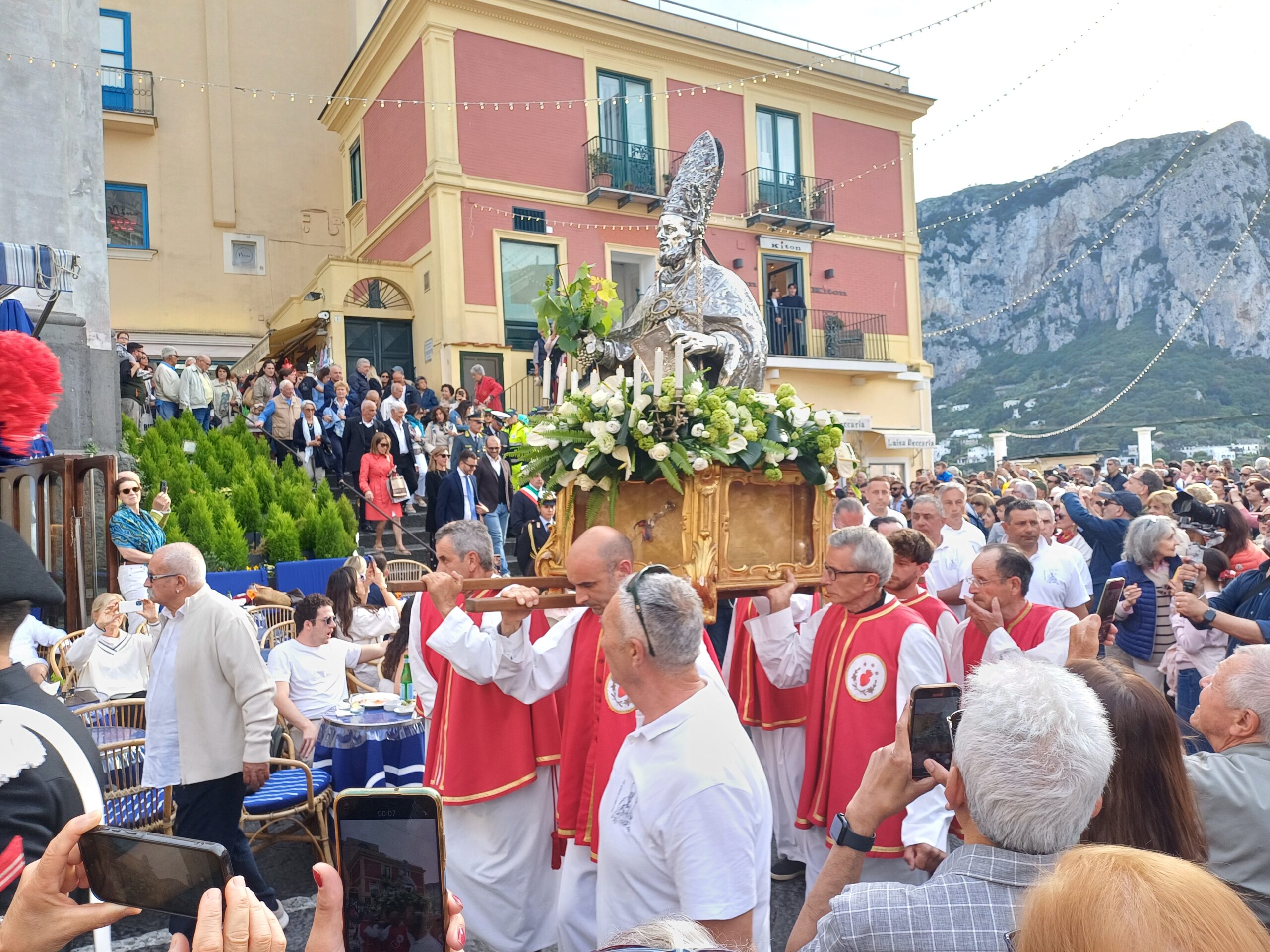 Capri in festa per San Costanzo: le foto della processione