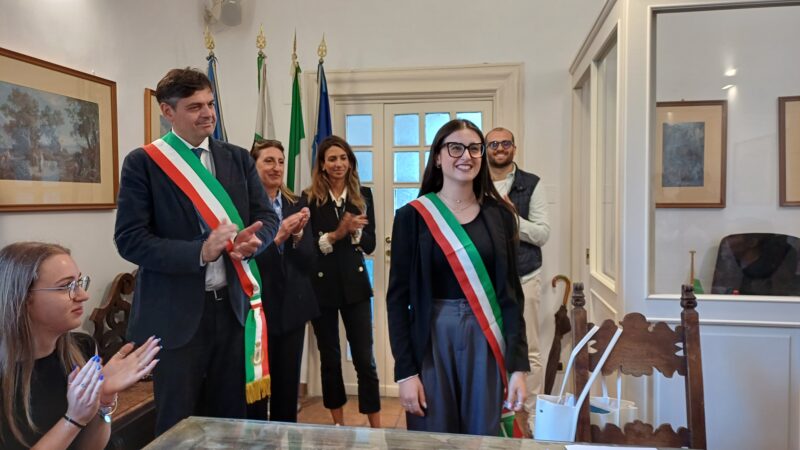 Elezioni e consiglio comunale dei ragazzi nella sala consiliare di Capri: Priscilla Di Stefano “sindaco per un giorno”