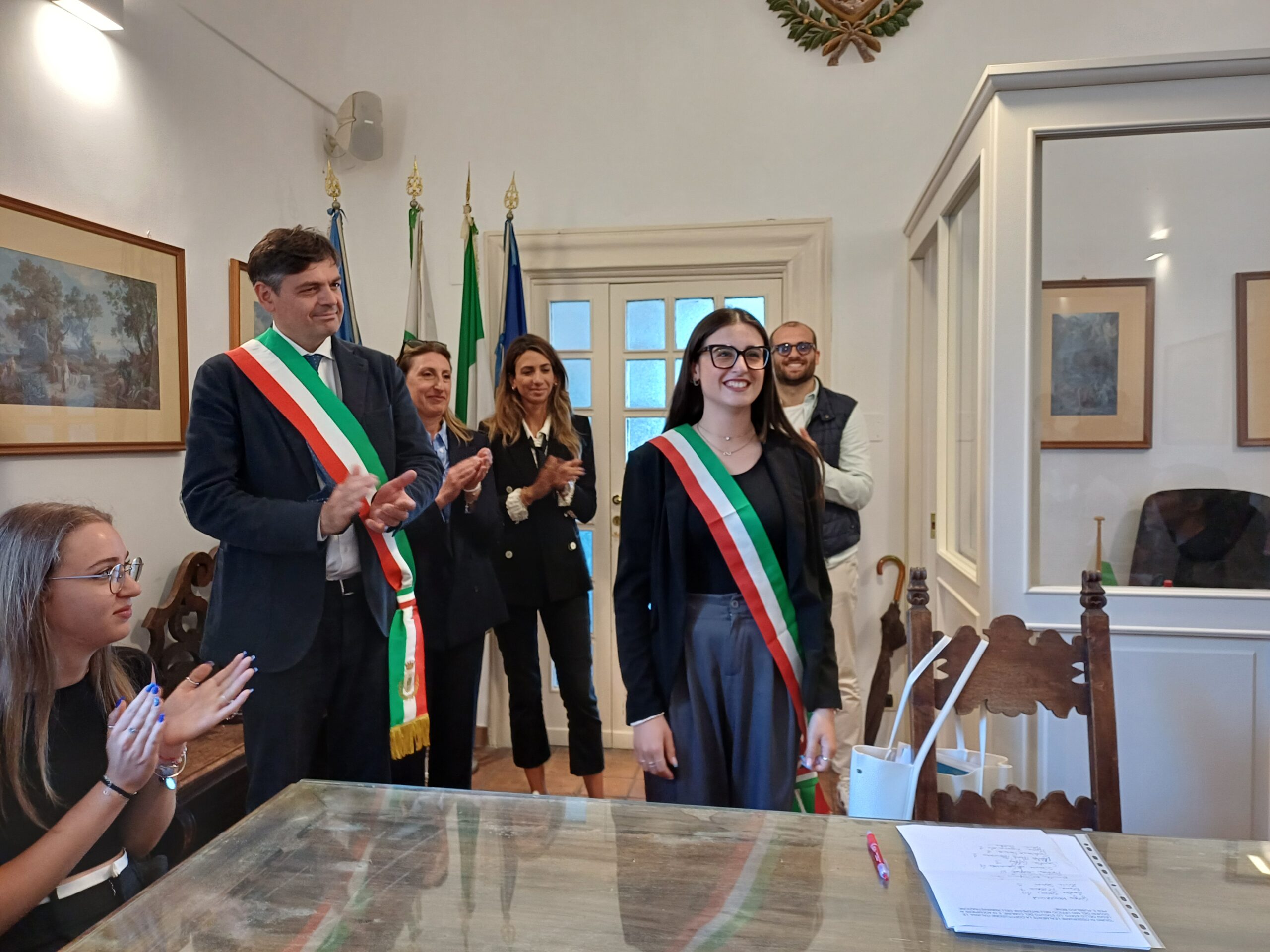 Elezioni e consiglio comunale dei ragazzi nella sala consiliare di Capri: Priscilla Di Stefano “sindaco per un giorno”