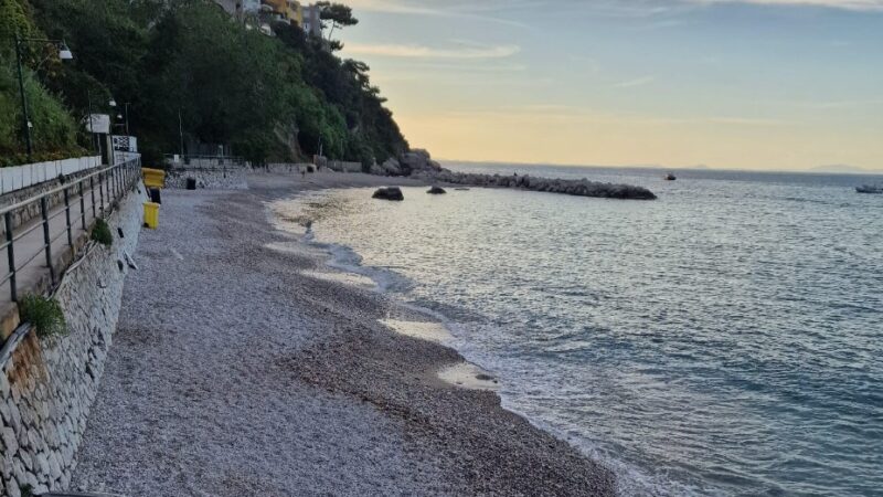 Ripascimento, ripristino della linea di battigia e messa in sicurezza della spiaggia di Marina Grande: l’Amministrazione di Capri annuncia l’inizio dei lavori