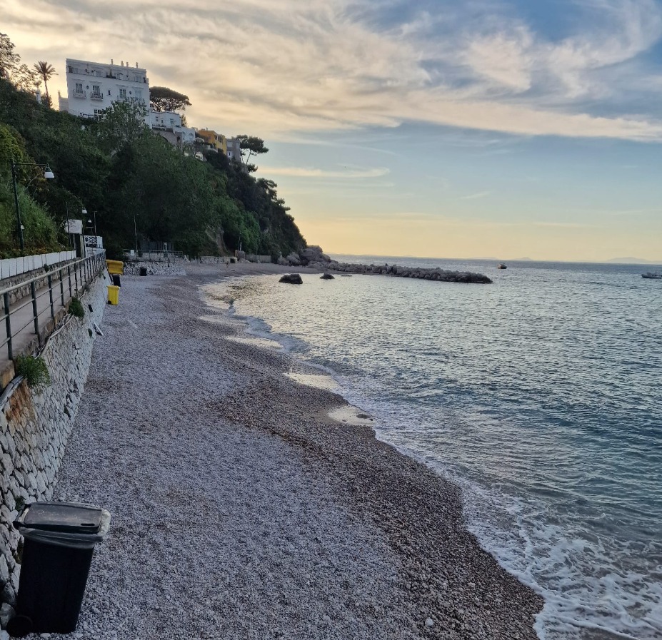 Ripascimento, ripristino della linea di battigia e messa in sicurezza della spiaggia di Marina Grande: l’Amministrazione di Capri annuncia l’inizio dei lavori
