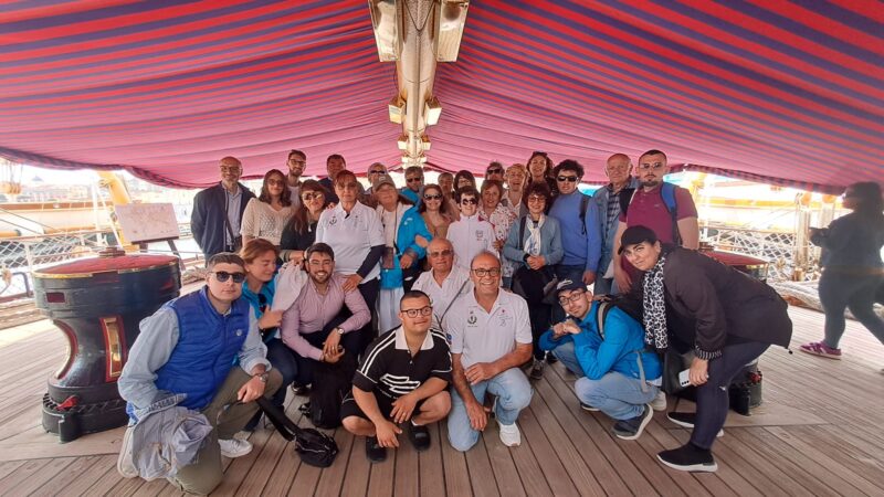 Il gruppo di Capri Senza Barriere e della Sciuscella di Anacapri in visita all’Amerigo Vespucci