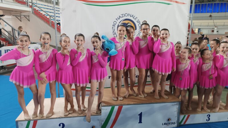 Ginnastica ritmica: bottino di successi e di medaglie per le atlete dell’Asd Sirenide (photogallery)