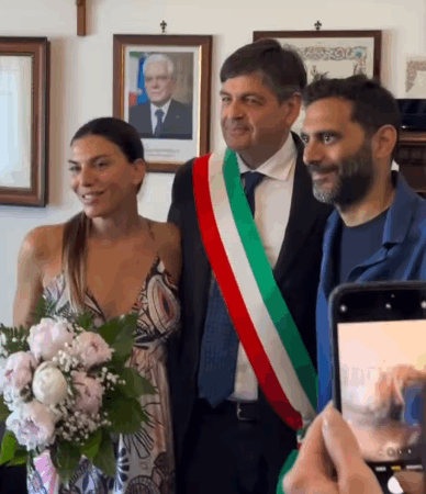 Il sindaco di Capri unisce in matrimonio Claudia Ruffo e Rocco Pierri
