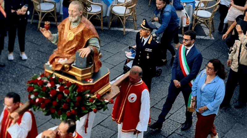 Festa di San Filippo Neri, la processione nel centro di Capri (photogallery)