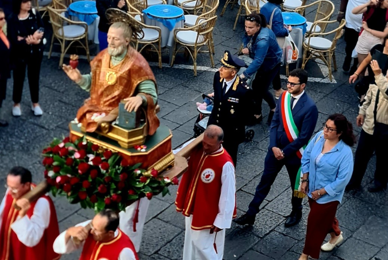 Festa di San Filippo Neri, la processione nel centro di Capri (photogallery)