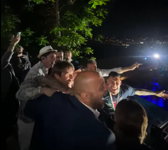 La festa scudetto del Napoli a Posillipo con la musica di Gianluigi Lembo e dell’Anema e Core band (video)