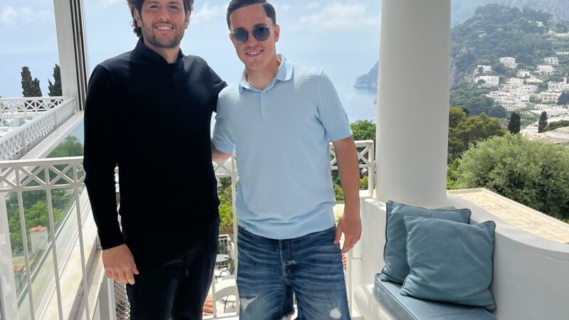 A Capri l’attaccante del Napoli Raspadori, parentesi vacanziera sull’isola prima del rush finale di campionato