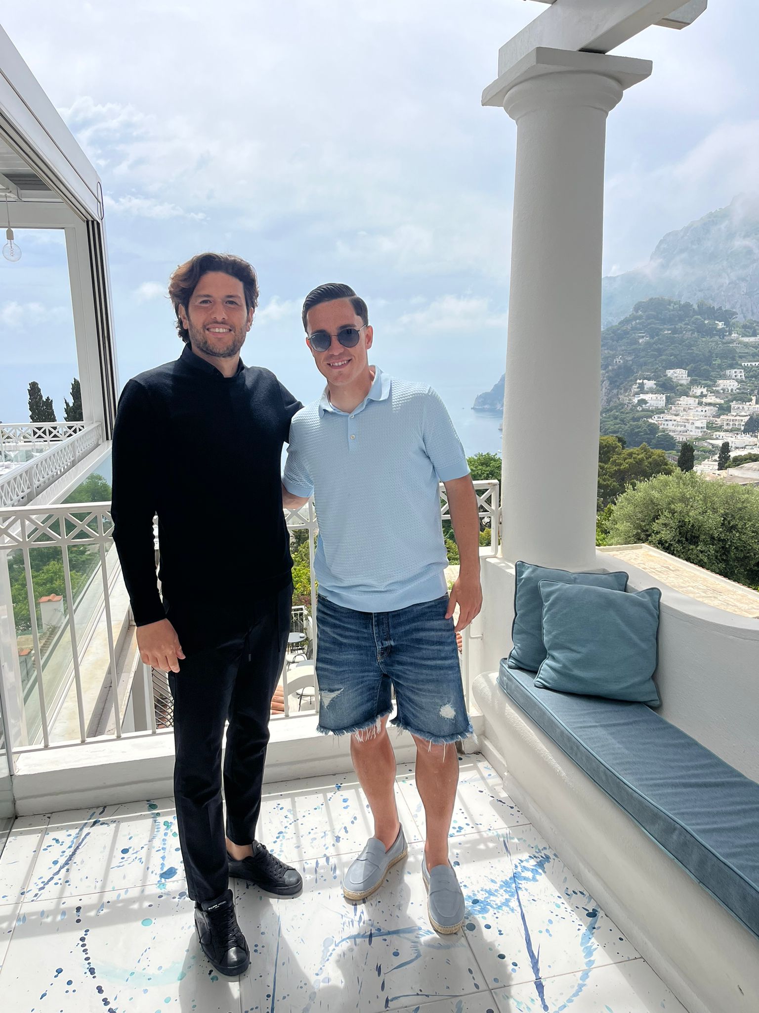 A Capri l’attaccante del Napoli Raspadori, parentesi vacanziera sull’isola prima del rush finale di campionato