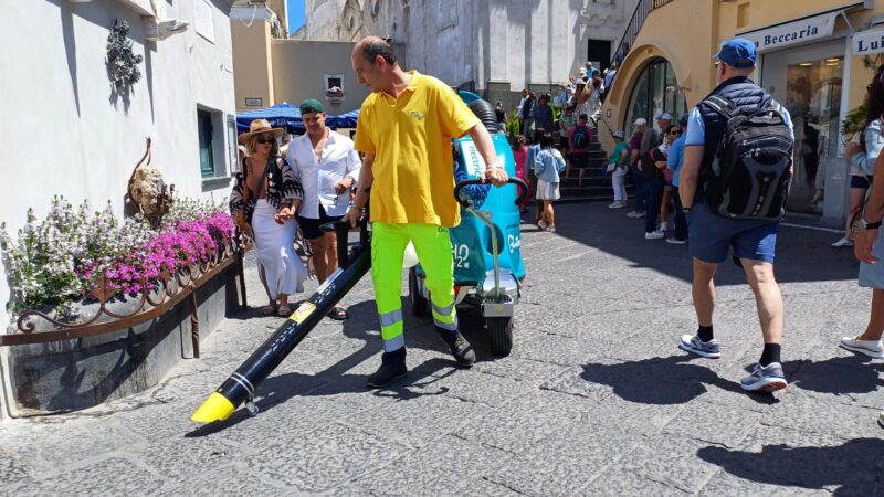 Capri pulita, in funzione nelle strade i nuovi moderni macchinari di aspirazione