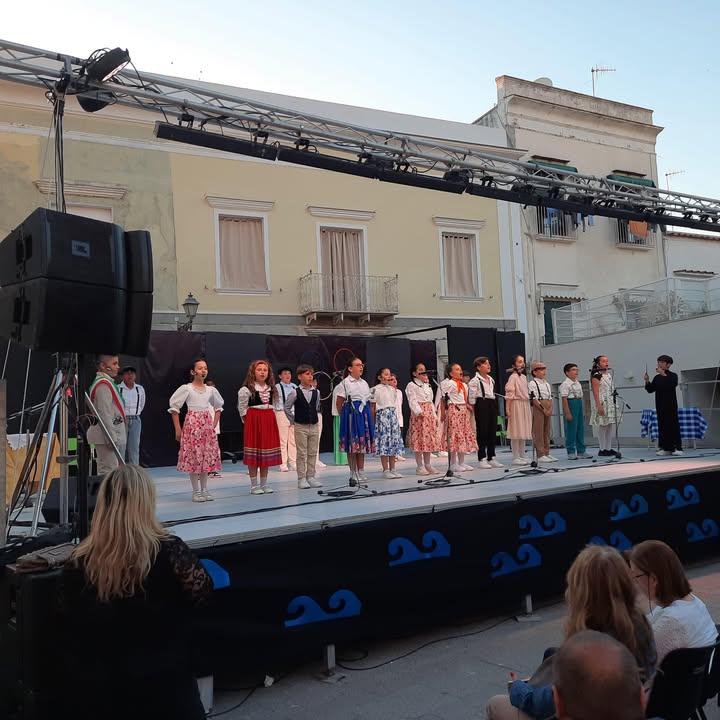 Da Anacapri un messaggio di integrazione e accoglienza: i bambini protagonisti della commedia “Aggiungi un posto a tavola”