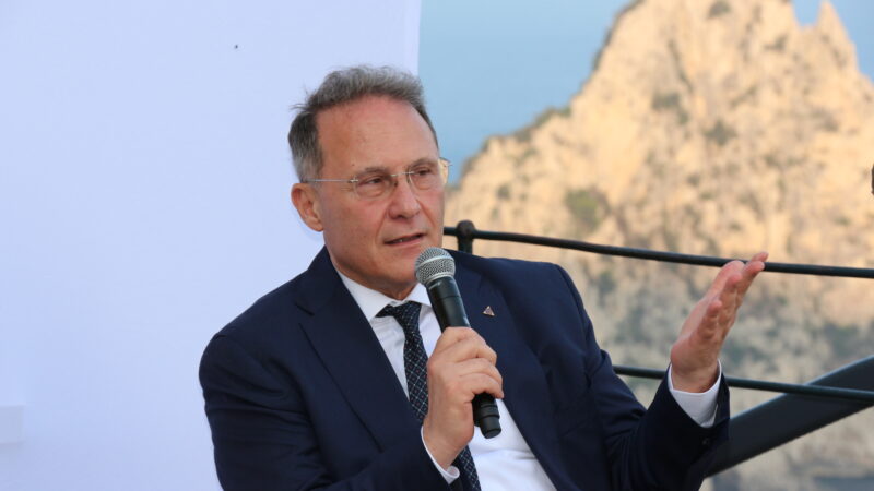 Guerra Israele-Iran, se ne parla a Capri d’Autore: il vice ministro Cirielli intervistato dal direttore Napoletano