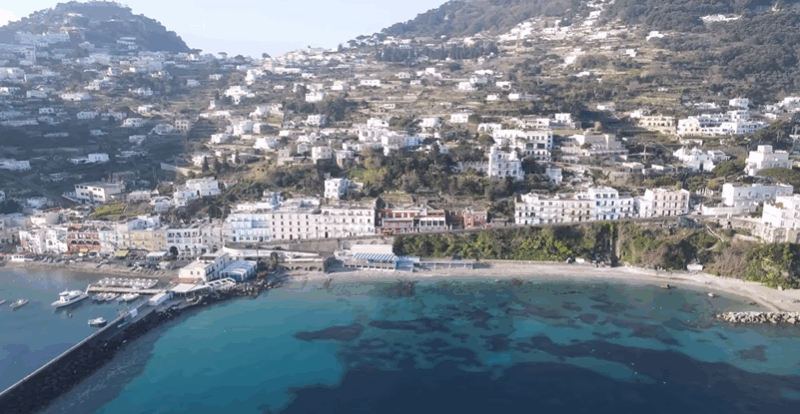 “Sì… amo Capri”. il bellissimo video dedicato a una stella caduta dal cielo nel mare