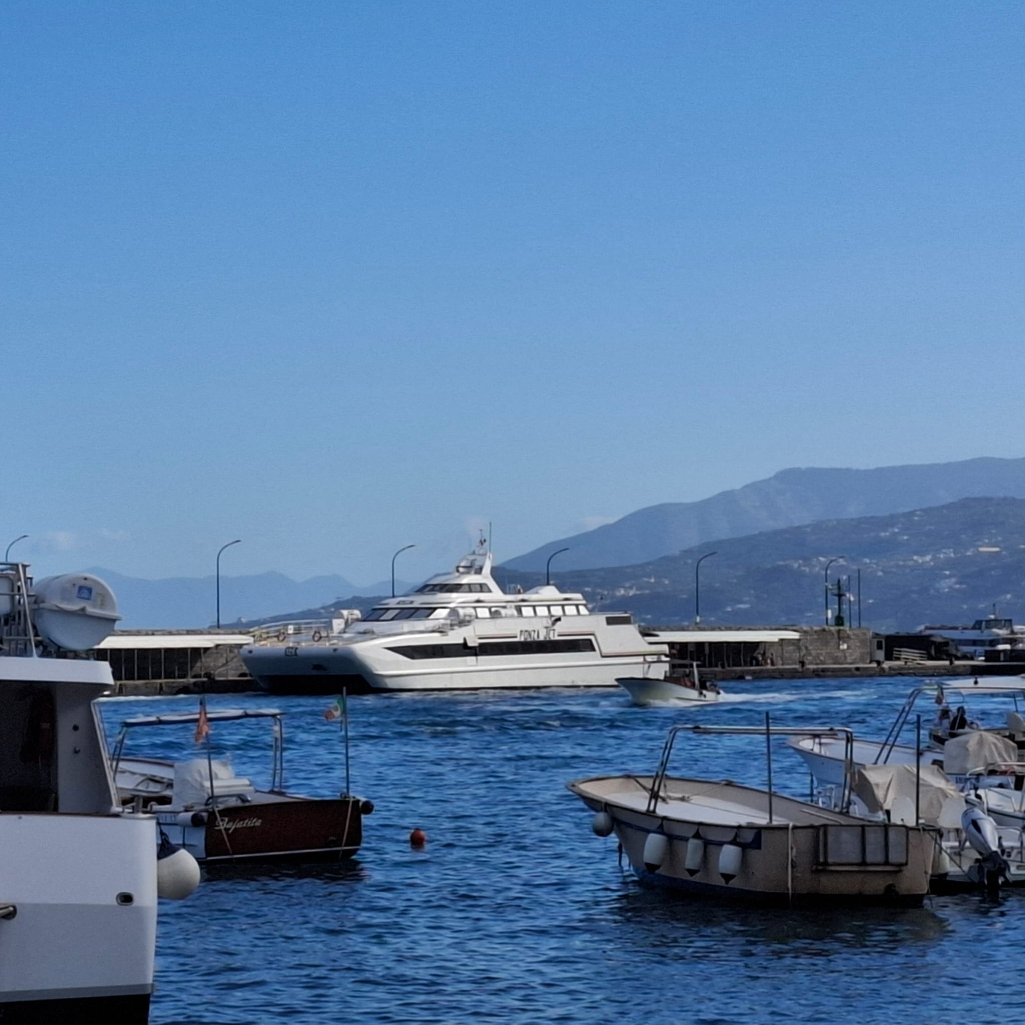 Avaria e black out sul Ponza Jet, l’Associazione Pendolari Isola di Capri ricostruisce l’accaduto e va all’attacco: “Chiediamo mezzi idonei”