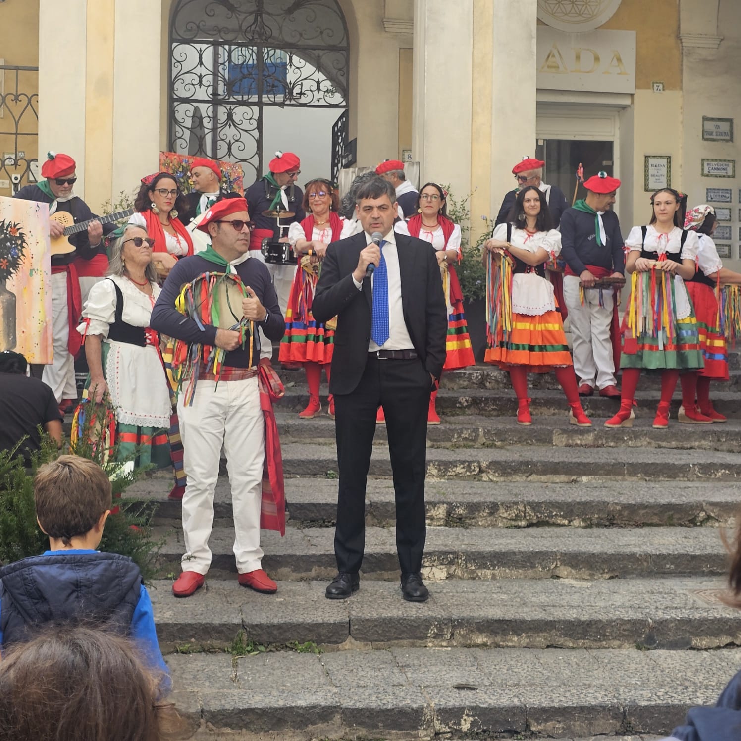 “Borgo in festa”, continua l’evento a Capri tra folklore ed entusiasmo