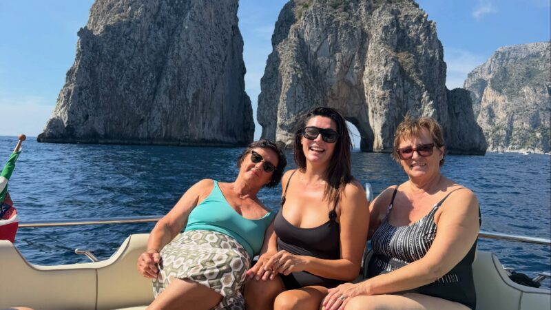 Elisa Isoardi, vacanze (e foto) a Capri e in Costiera Amalfitana con la mamma