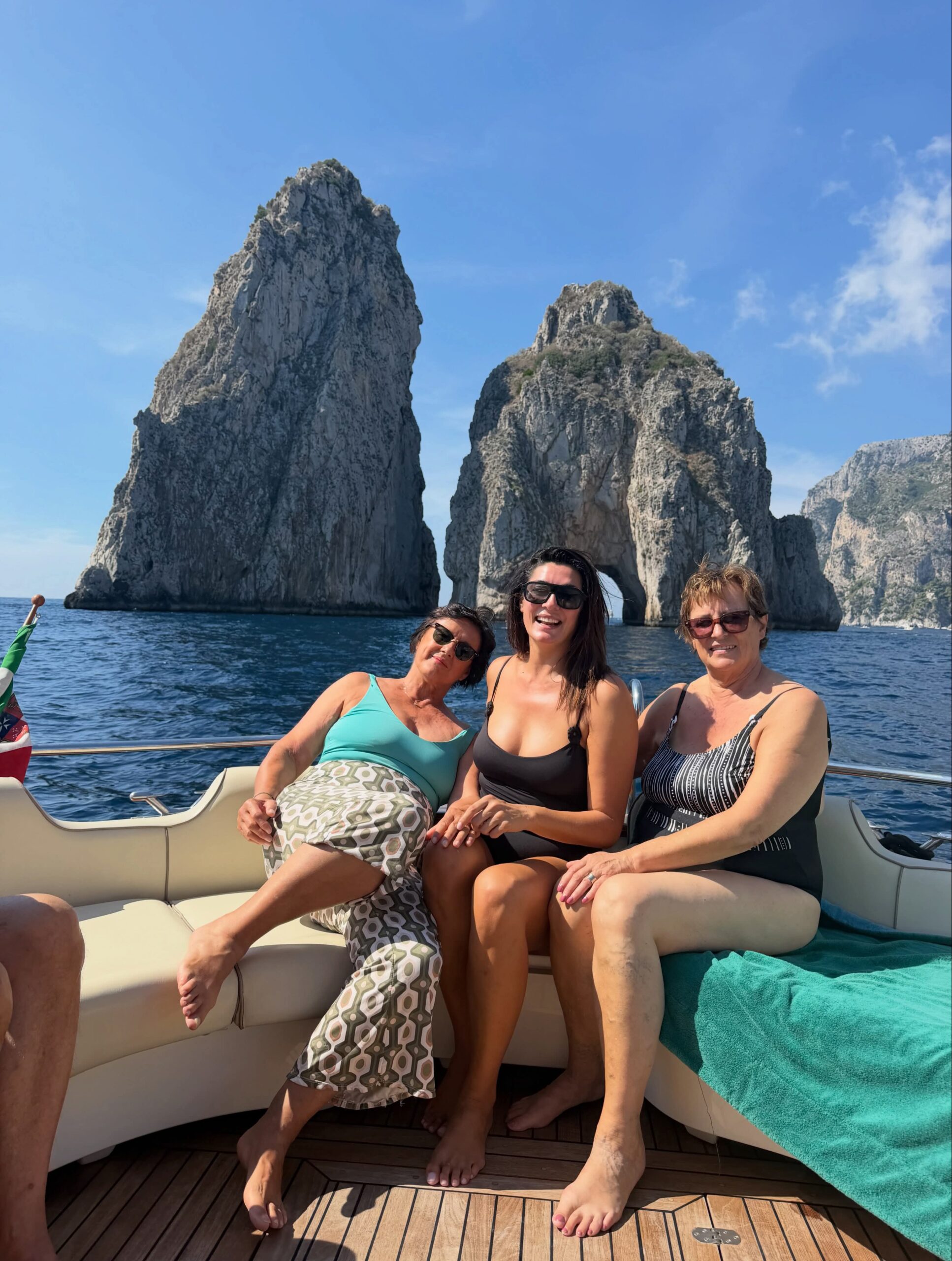Elisa Isoardi, vacanze (e foto) a Capri e in Costiera Amalfitana con la mamma