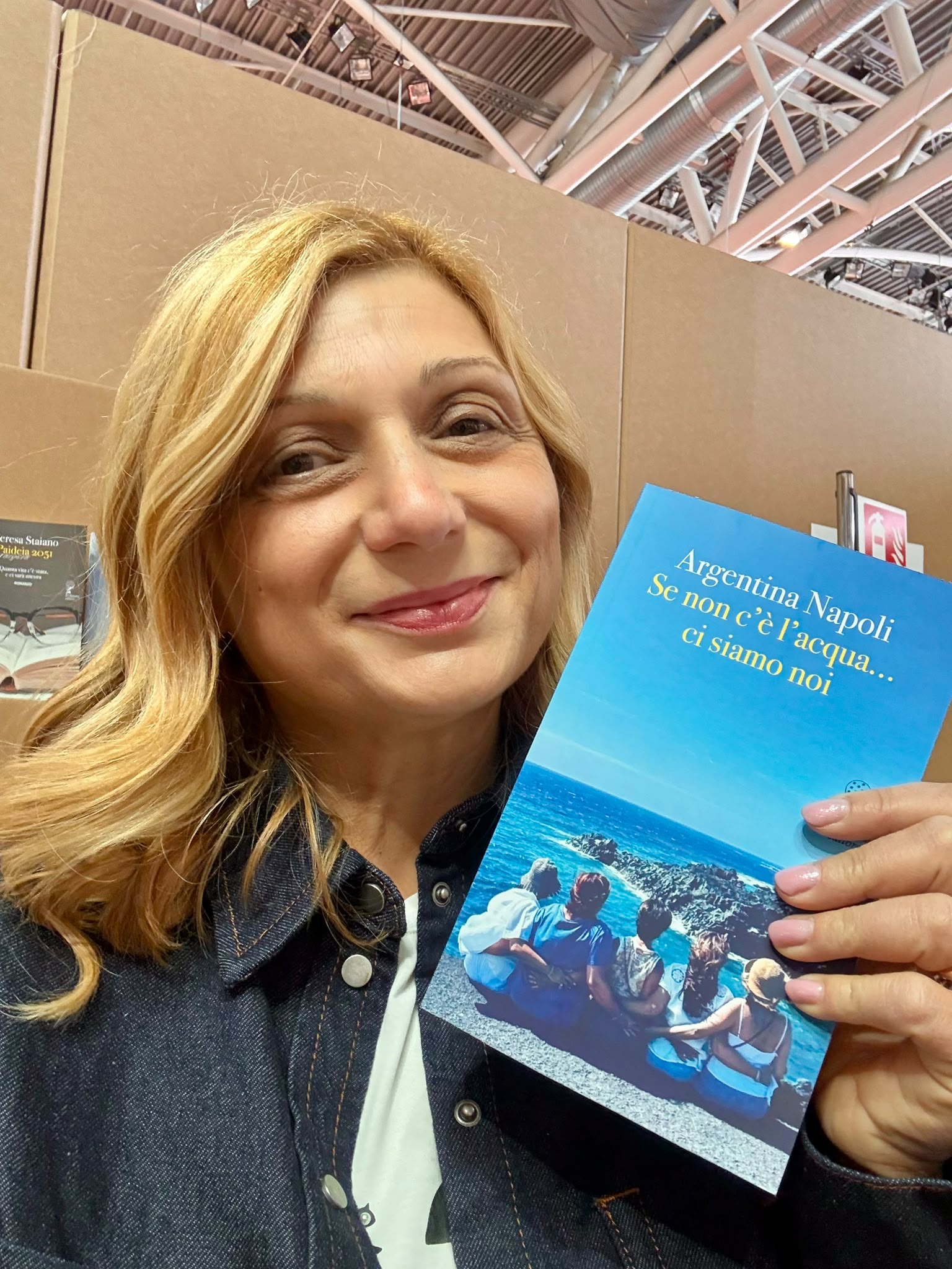 “Se non c’è l’acqua… ci siamo noi”: Argentina Napoli presenta il suo libro a Capri