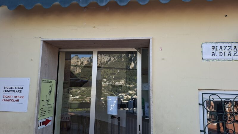 Nuovamente sospeso per alcune ore il servizio della funicolare di Capri, secondo stop in 24h. Corse poi riprese in tarda mattinata